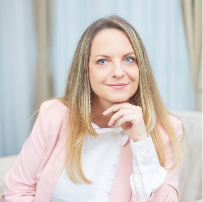 Portrait of Anja Kovačič, therapist and medical hypnotherapist at Reset Studio